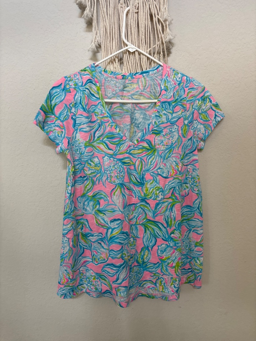 Lilly Pulitzer v-neck top - Picture 2 of 5